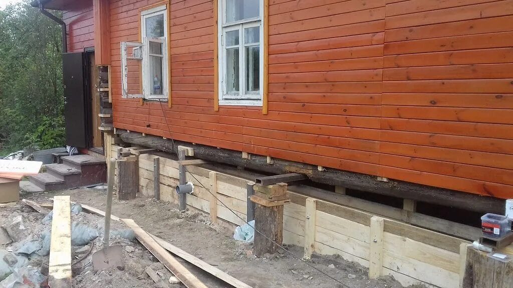 Замена фундамента деревянного дома цена