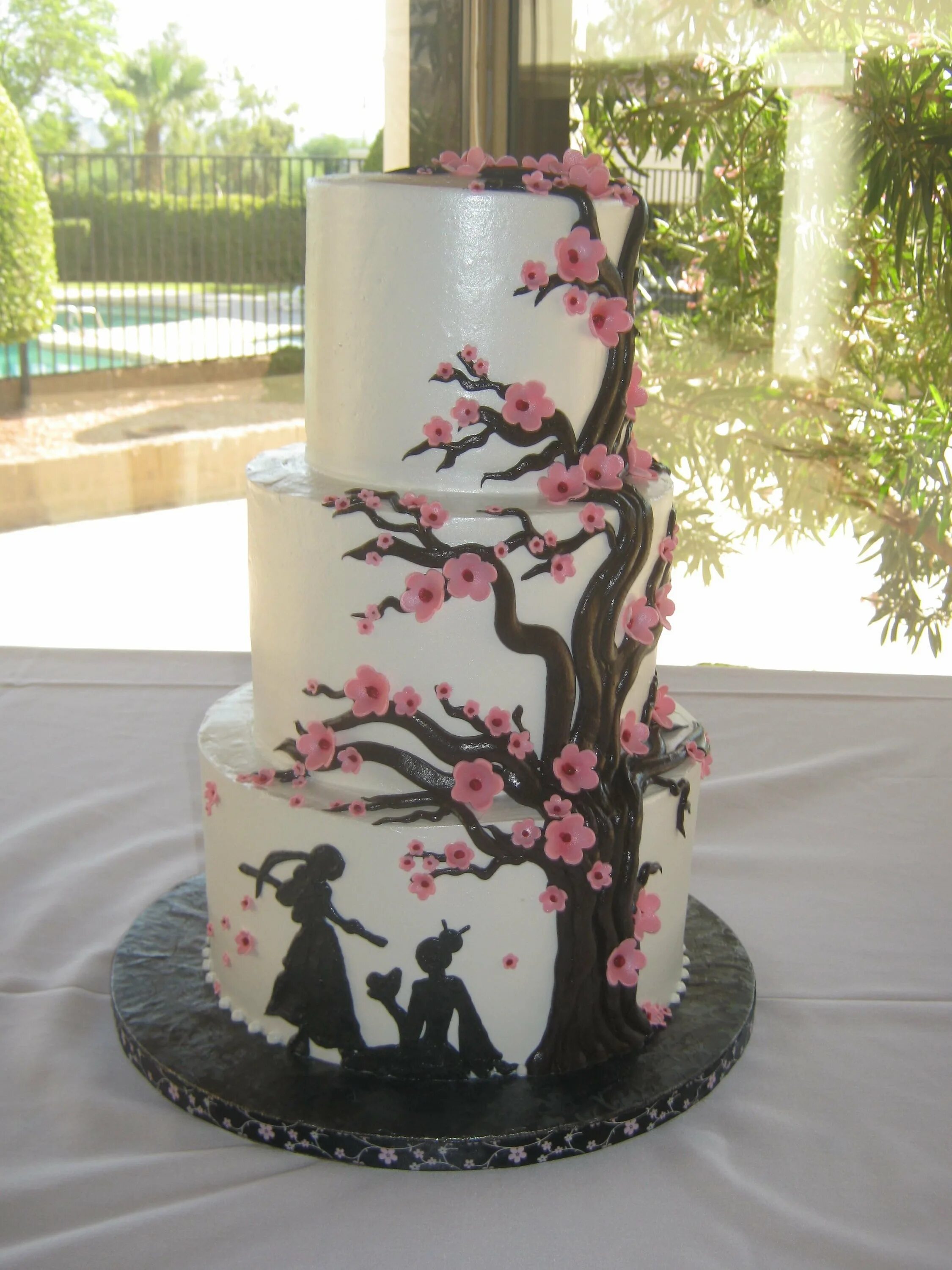 Свадебный торт с сакурой. Свадебный торт дерево. Торт в японском стиле. Торт в японской тематике.