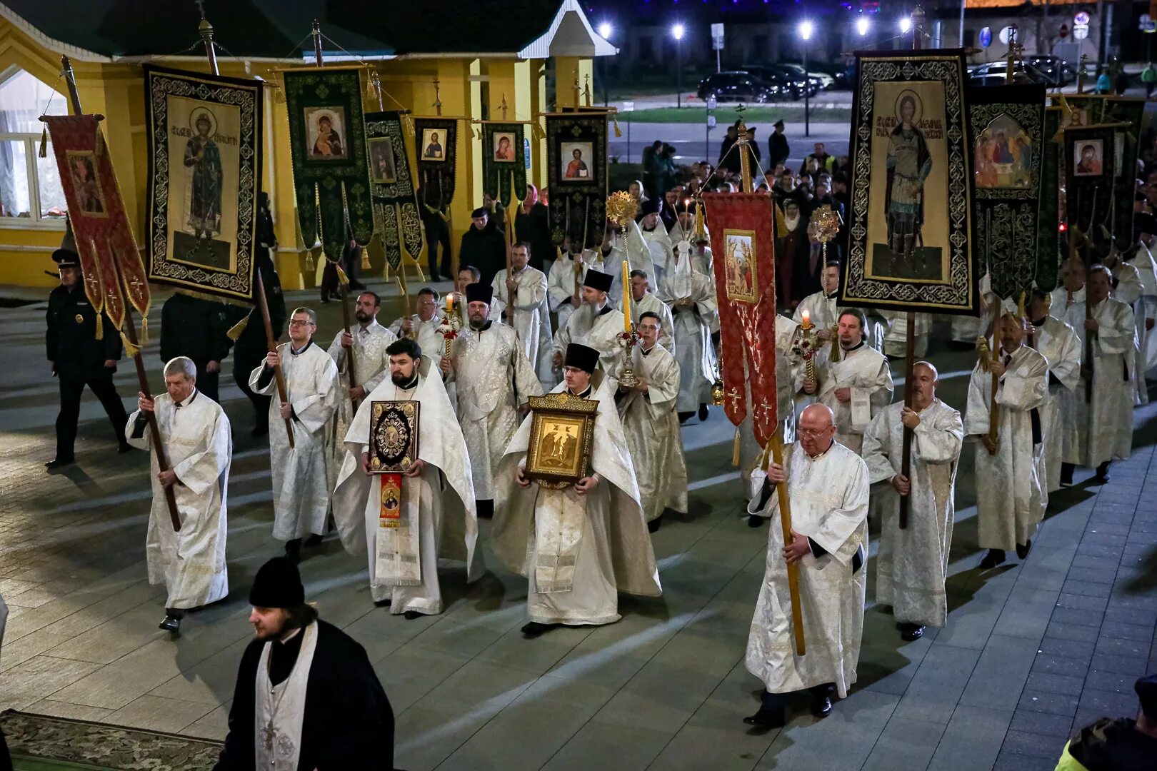Крестный ход в Нижнем Новгороде на Пасху. Пасхальный крестный ход с Патриархом. Богослужение в Нижнем Новгороде. Христианская пасха в 24 году