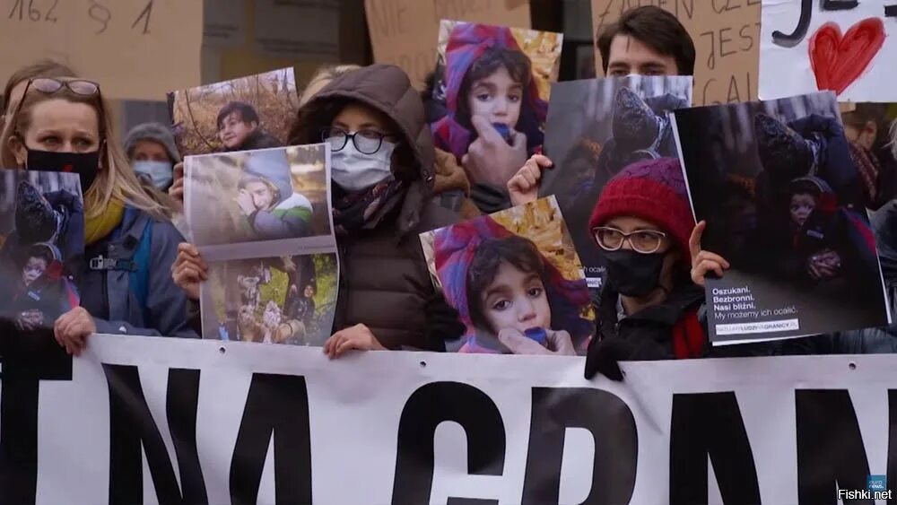Женщины вышли на митинг. Митинги в польше.