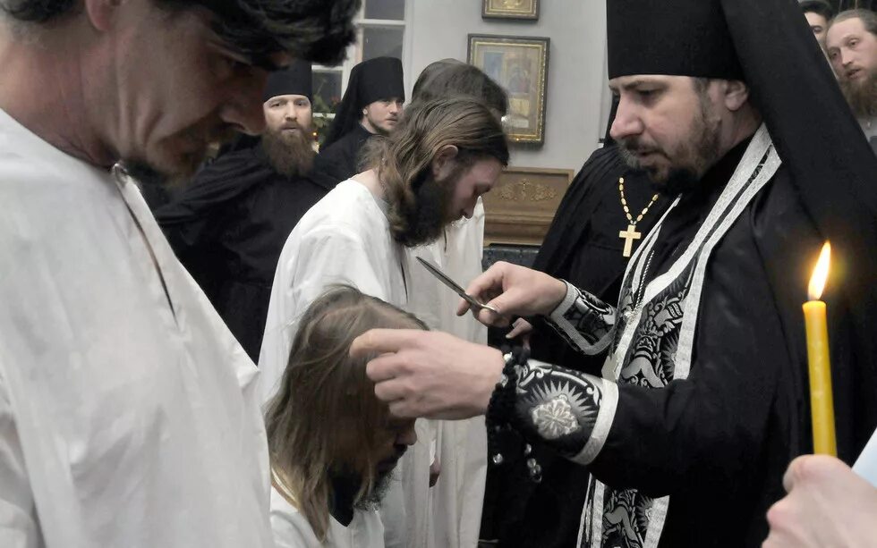 Глухонемой парень в монастыре. Монахи Валаамского монастыря постриг. Послушник монастыря православный. Монахини постриг в схиму. Послушание в монастыре.