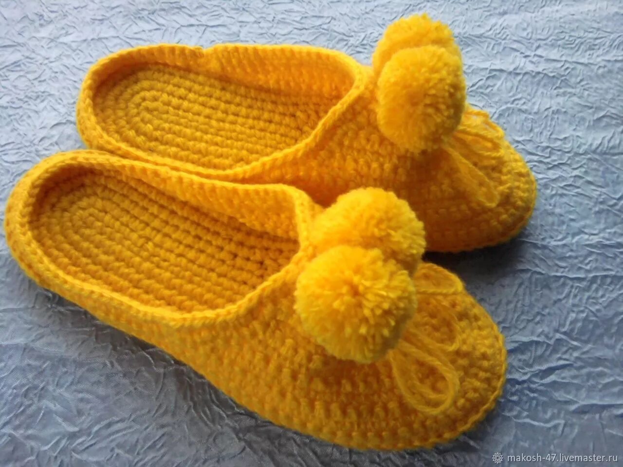 Вязанные тапочки домашние своими руками крючком. Тапочки sideways slipper. вязаные тапочки. вязаные домашние тапочки. вязаные комнатные тапки.