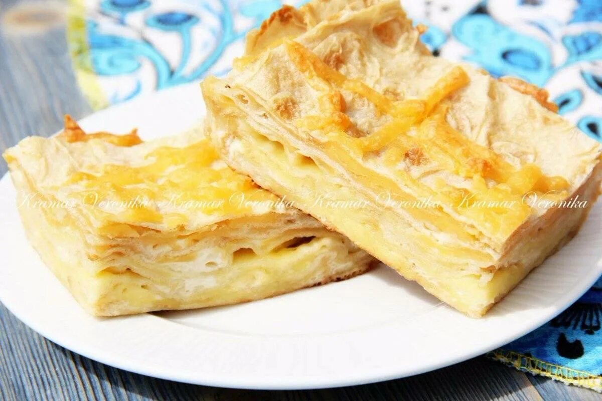 Рваный пирог из лаваша на сковороде. Пирог из лаваша с сыром. лаваш с сыром в духовке. пирог из лаваша с сыром в духовке. пирог из лаваша с сыром и яйцом.