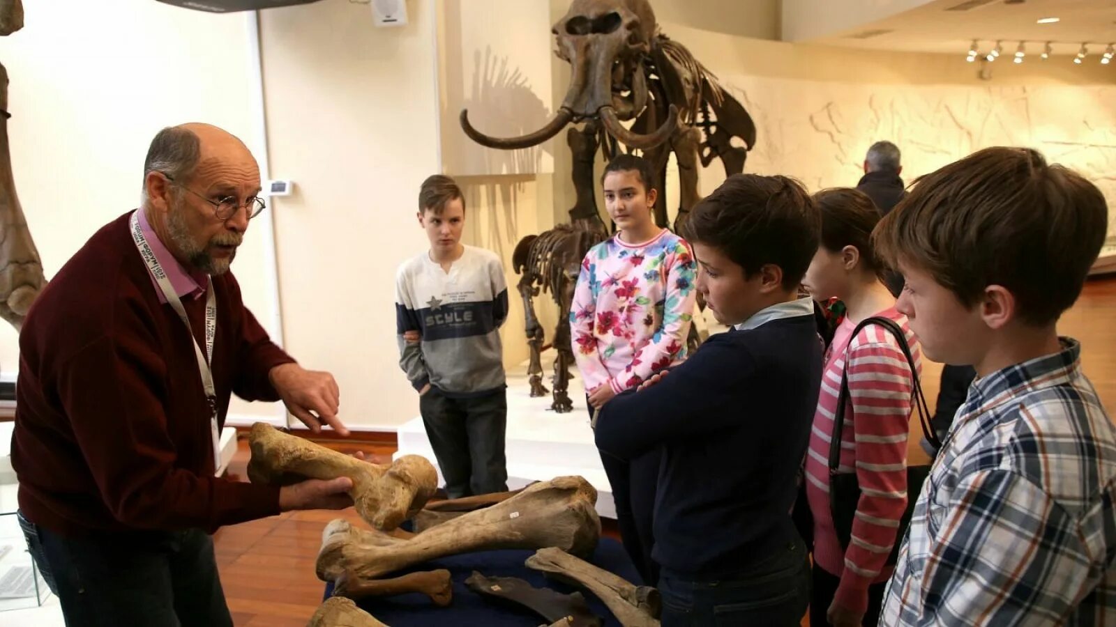 В музее природы и человека Ханты-Мансийска. Ханты-Мансийск музей природы. Музей природы и человека в Ханты-Мансийске. Музей природы и человека ХМАО.