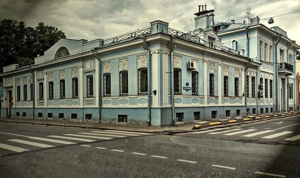 Берия в москве. Особняк Лаврентия Берии в Москве. Особняк Берии в Москве на малой Никитской. Дом Берии ул. малая Никитская 28. Дом музей Чехова малая Никитская улица.