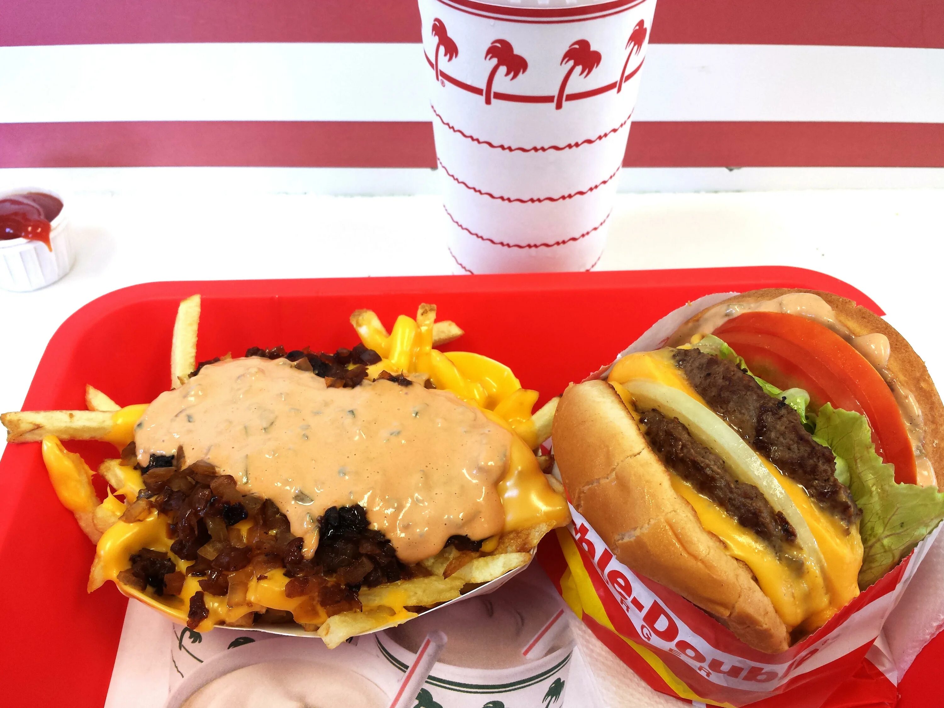 Innout Burger. Фаст-фуд in-n-out. Бургер in-n-out. Бургерная in n out.