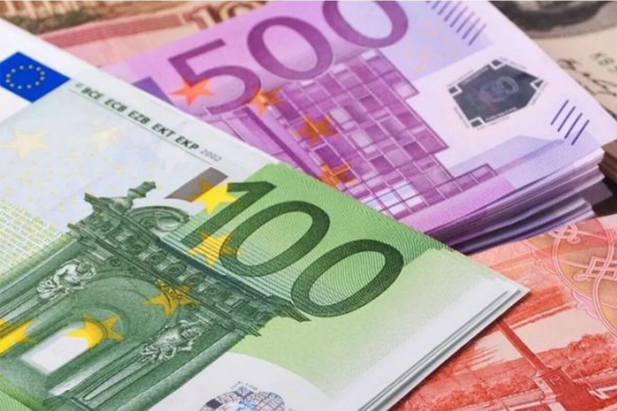 Доллар и евро. Купить наличные евро в СПБ.