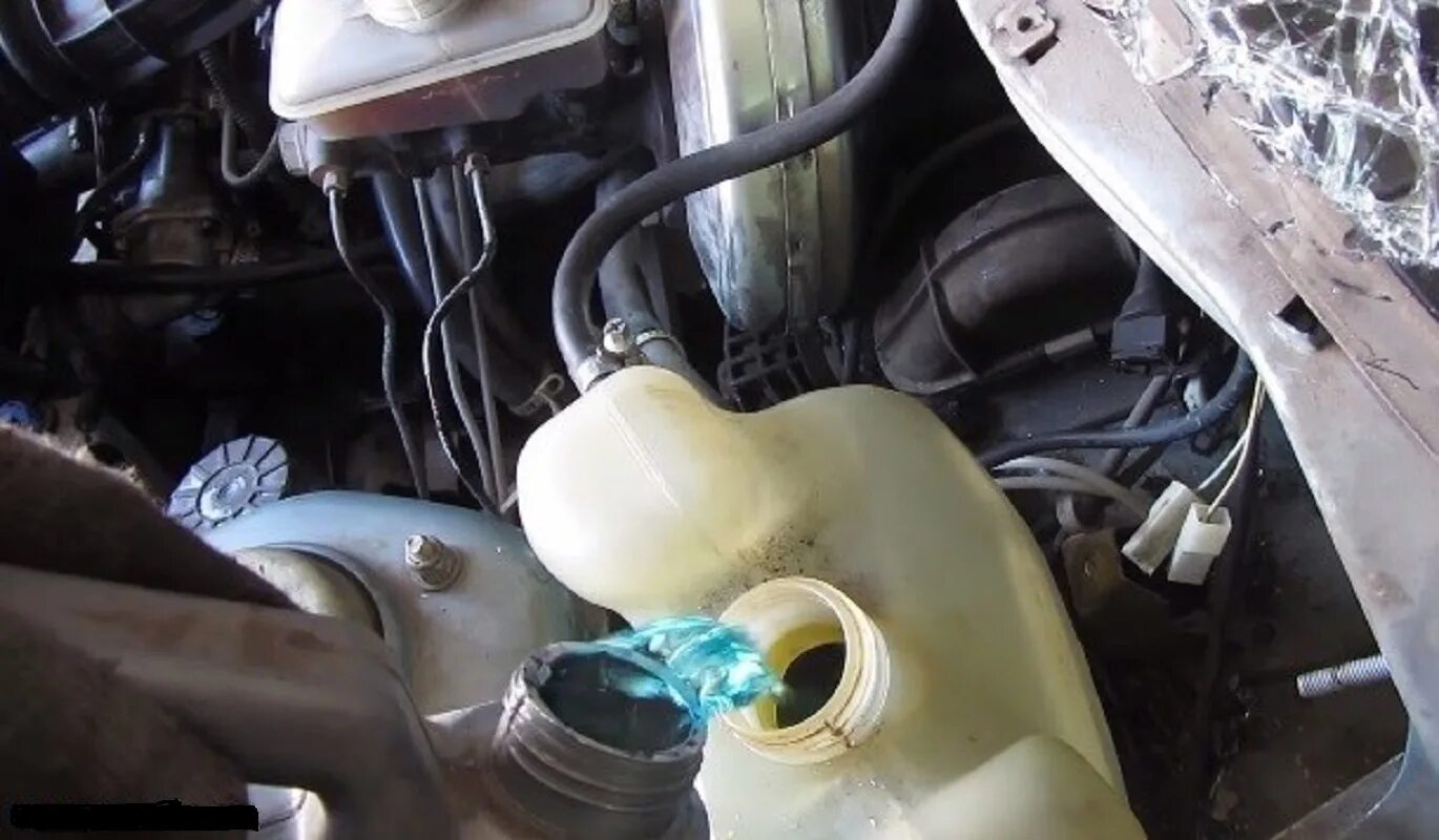 Слив охлаждающей жидкости ваз 2114. Антифриз ларгус к4м. Слить залить антифриз. Слить антифриз 2114. Слить залить антифриз.