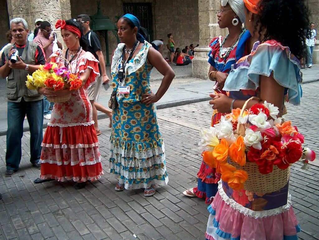 Кубинский национальный. Кубинский стиль в одежде. Кубинский национальный костюм. Кубинский костюм женский. Кубинский народный костюм.