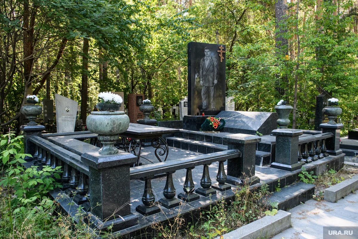 широкореченское кладбище екатеринбург могилы. кладбища екатеринбурга могилы. екб северное кладбище. нижне исетское кладбище екатеринбург. кладбище на радищева екатеринбург.
