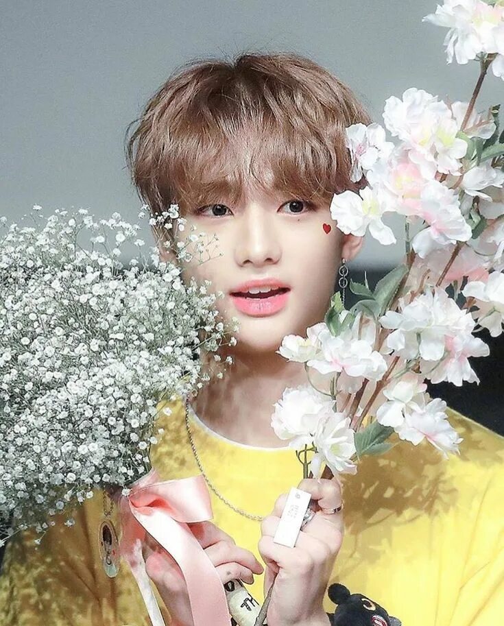 Хван хëнджин. Хенджин страй кидс. Stray kids хёнджин. Хван хенджин. Хенджин страй кидс.