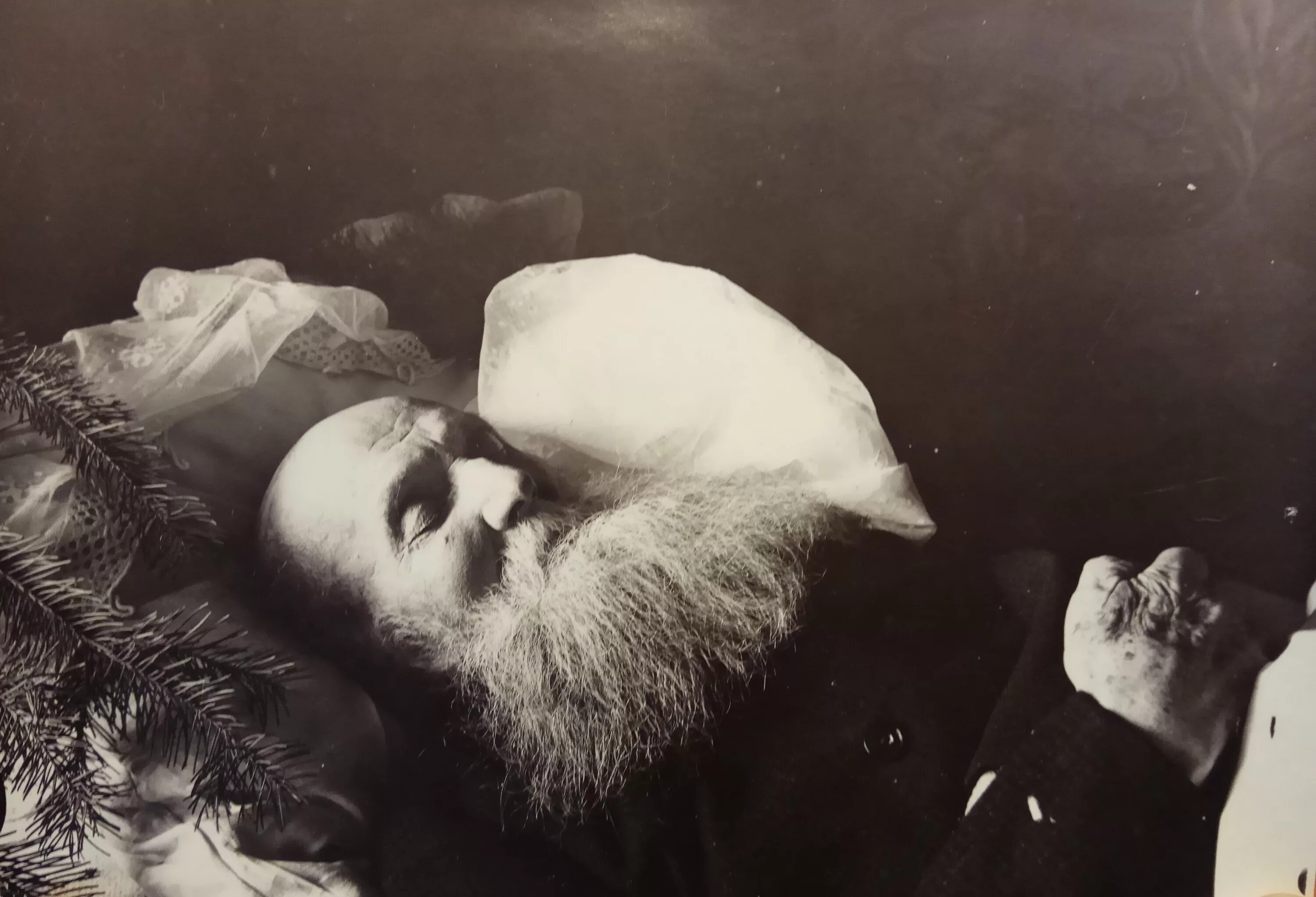 Чернышевский на смертном одре. Портрет камиллы моне на смертном одре. Люди на смертном одре. Эдит пиаф на смертном одре. Люди на смертном одре.