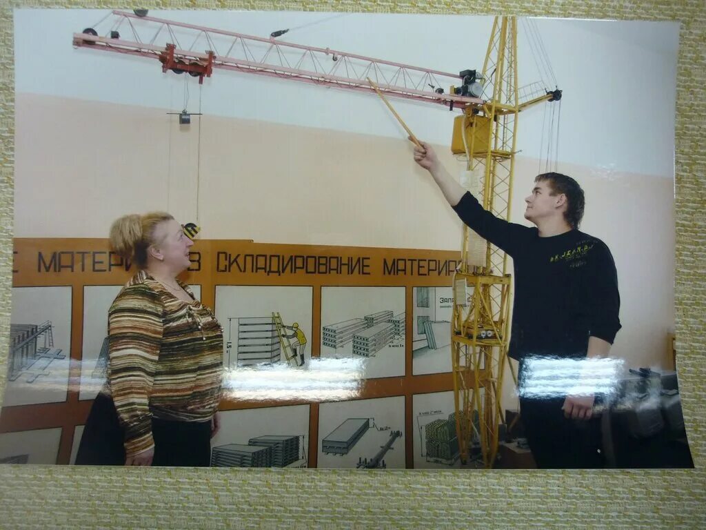 Машинист мостового крана. Череповец учебный комбинат ломоносова. Архангельский мост череповец снос домов. Машинист крана череповец. Машинист крана череповец.