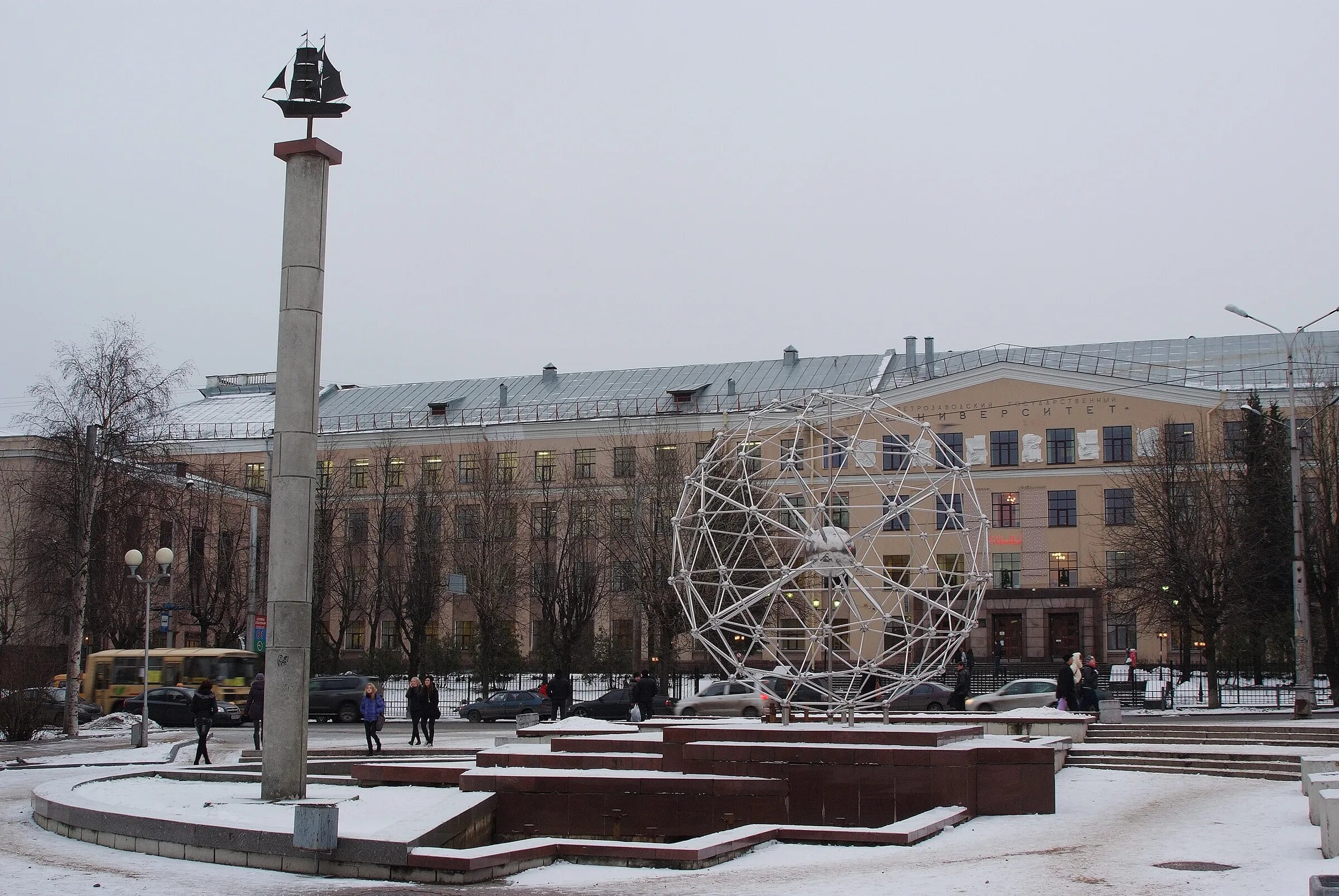 Сайт петргу петрозаводск. ПЕТРГУ Петрозаводск. Петрозаводск государственный университет. Фонтан государственный университет в Петрозаводске.