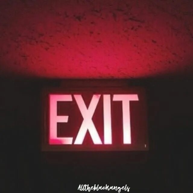 Black exit. Красные пикчи. красная надпись. красная надпись exit. обои с надписью exit красным.