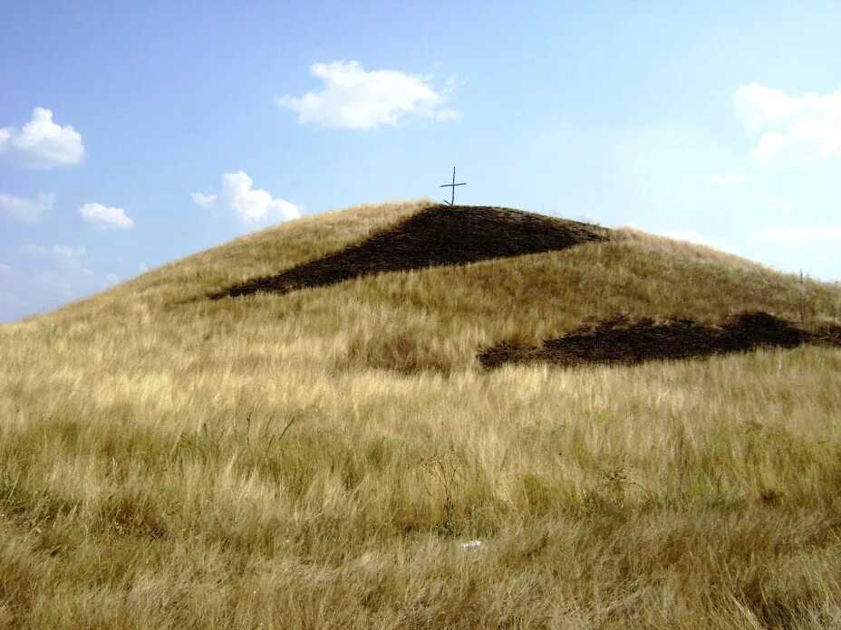 Степные холмы. Курган Могильный холм. Степные Курганы Калмыкии. Холмы Курганы в Курганской области. Курган возвышенность.