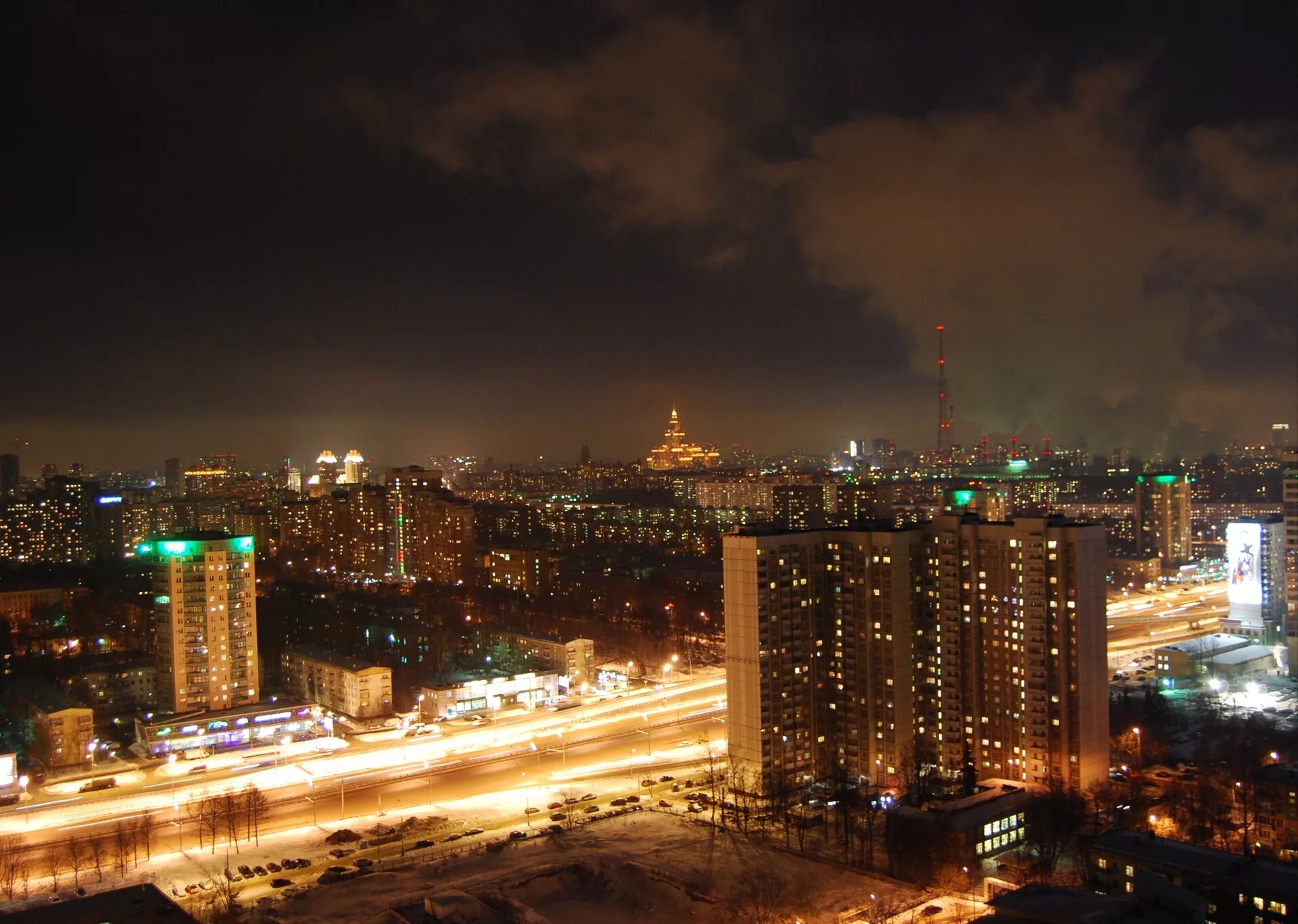 Москва досуг ночью. Ночные окраины Москвы. Ночные окраины Москвы Ясенево. Окраина Москвы вечером. Ночной вид на Москву с окраин.