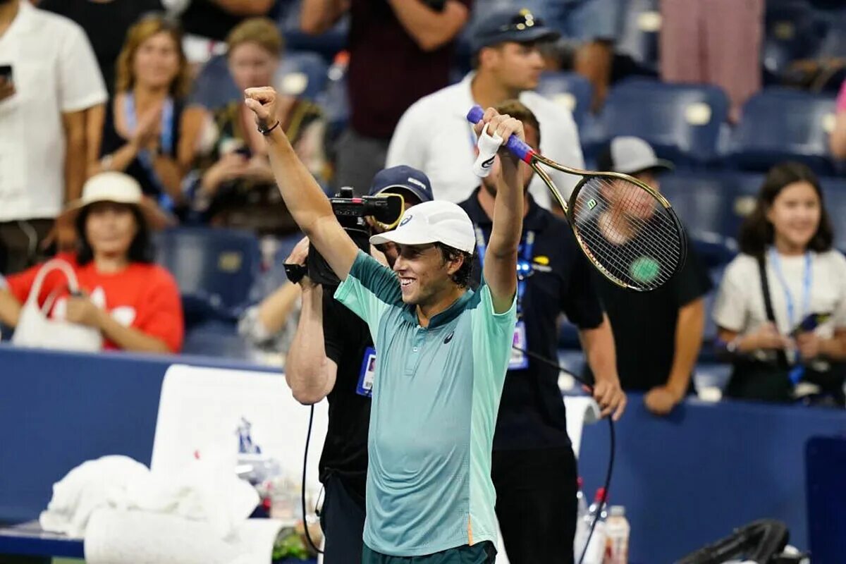 Теннис новости us open. Карлос алькарас надаль. Теннис юс опен. Us open теннис. Теннисный корт us open.