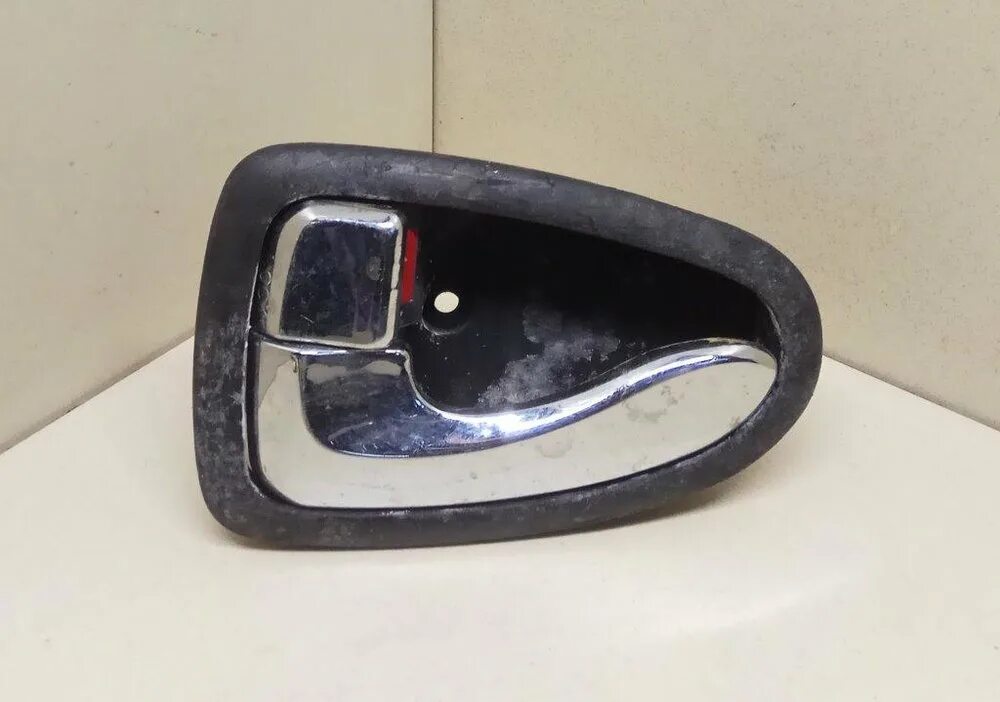ручка двери хендай акцент. ручка двери hyundai accent. ручка внутренняя правая акцент тагаз 2008. ручка хендай акцент внутренняя. хендай акцент ручка.