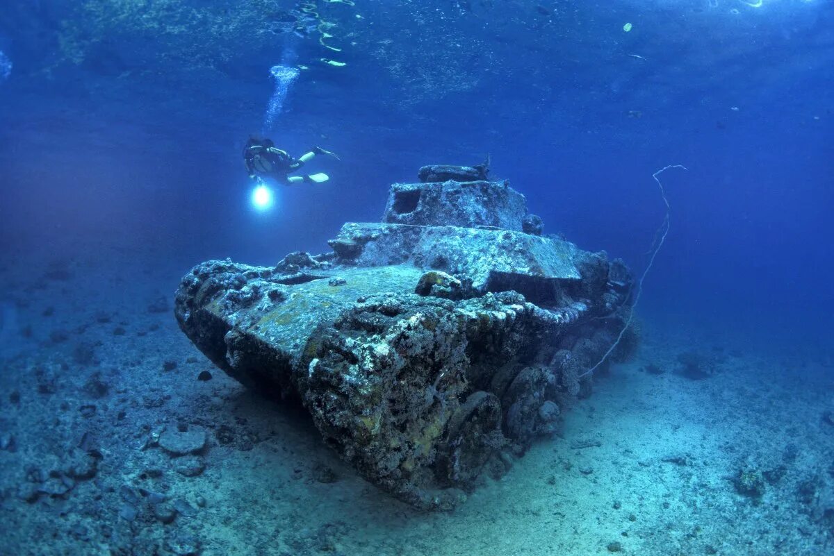 Где на дне океана. Эхо войны химические бомбы на дне Балтийского моря. Химические бомбы на дне Балтийского моря. Затонувшие корабли Балтийского моря. Затонувшие самолеты второй мировой войны.