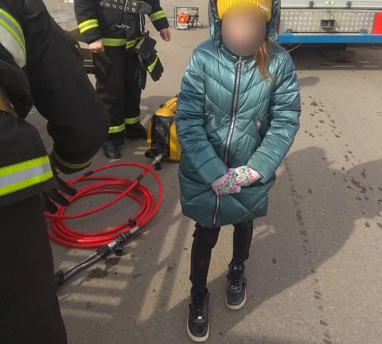 S13 гродно свежие. Помощь девочке. маленькая девочка застряла. новости гродно s13 происшествия свежие. трагдия в гродно на крымко.