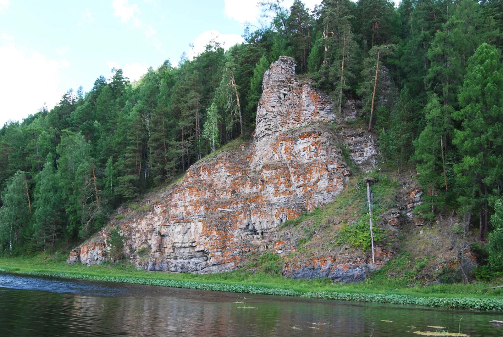 Река Чусовая камень красный. Гора красный камень Чусовая. Красный камень Пермский край Чусовая. Красный камень Койва Чусовая. Бесплатные сайты свердловской области