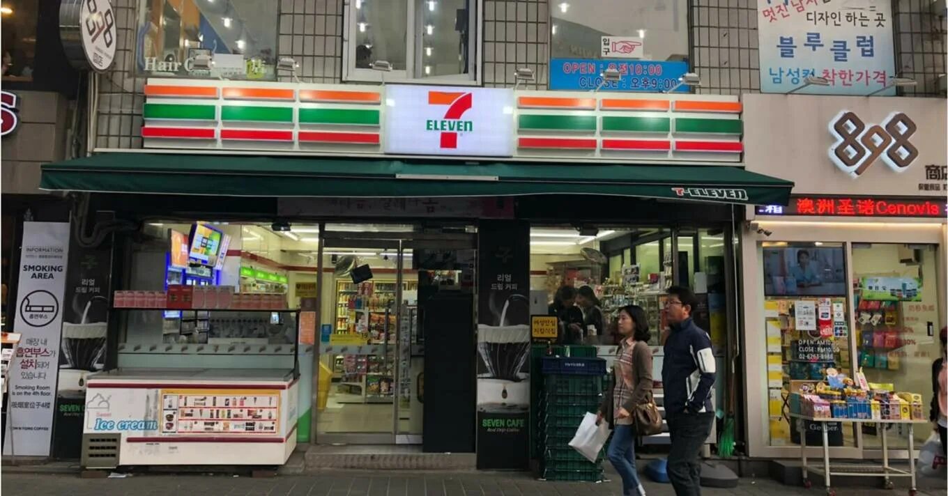 Магазин севен элевен. 7 Eleven Корея. Севен Элевен магазин в Корее. 7 Элевен магазин в России. Севен Элевен в Японии.