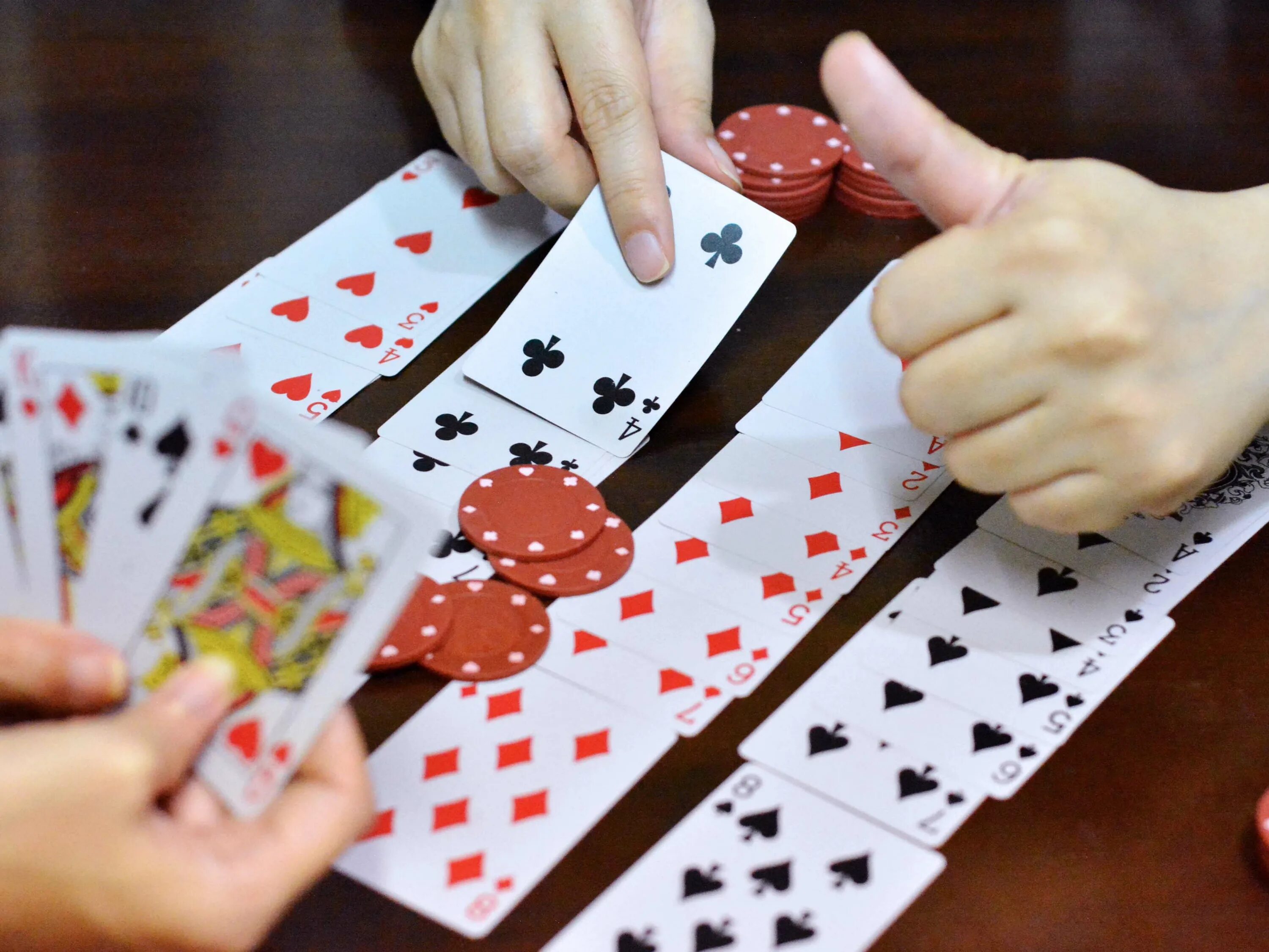 Cards playing games. Самодельные карточные игры. Карточные игры своими руками. Карточные игры своими руками из бумаги. Карточные игры для детей.