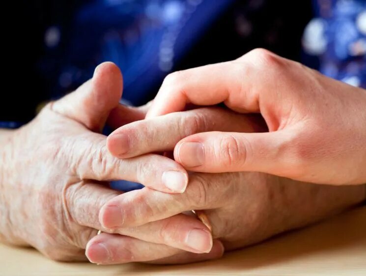 Опека и попечительство над недееспособными. Патронаж инвалидов. Опека над недееспособными гражданами. Опека совершеннолетних недееспособных граждан. Бабушка с ребенком на руках.