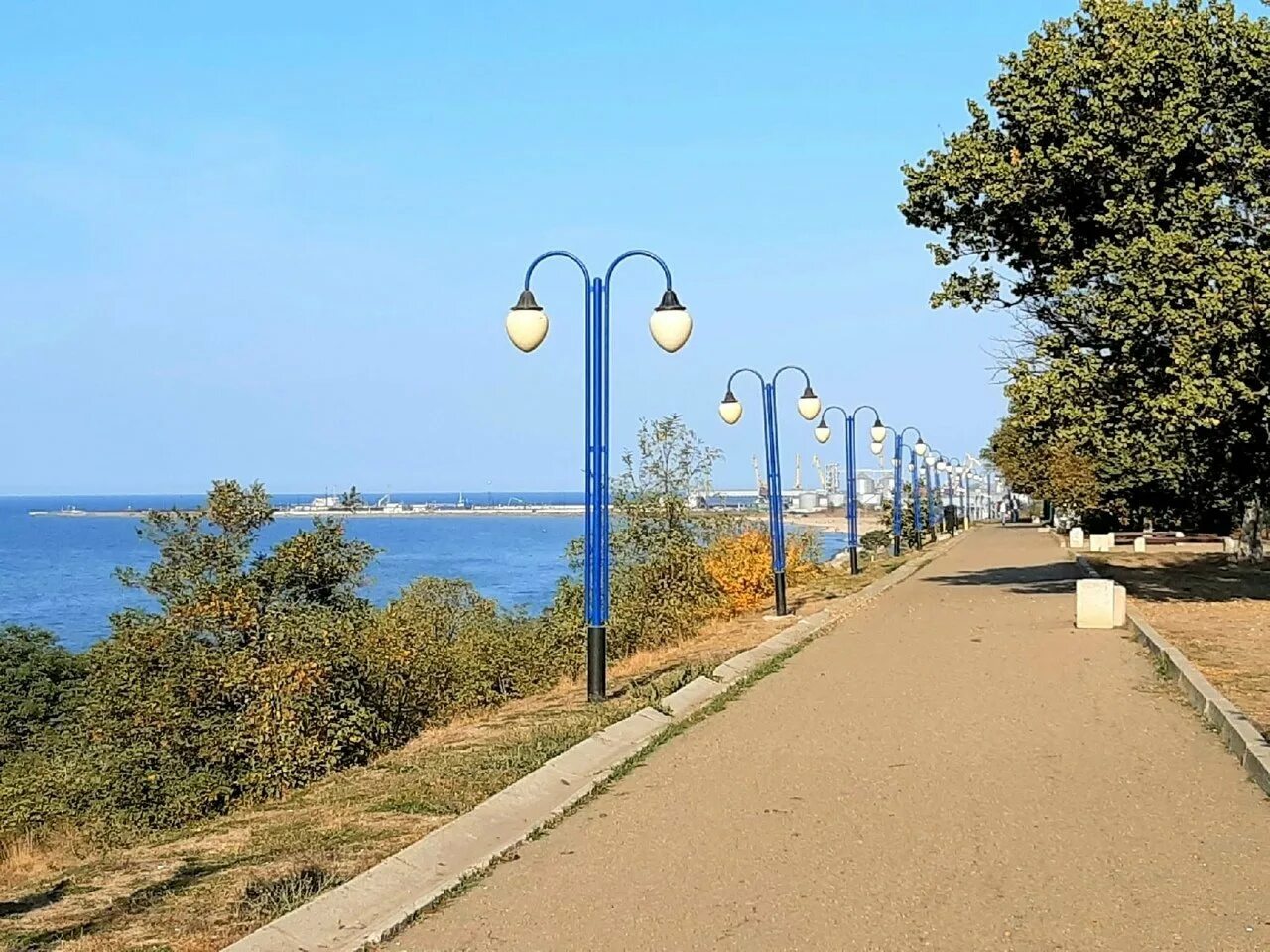 Ейск фото. Таганрогская набережная в Ейске. Курортный городок Ейск. Таганрог набережная. Ейск набережная.