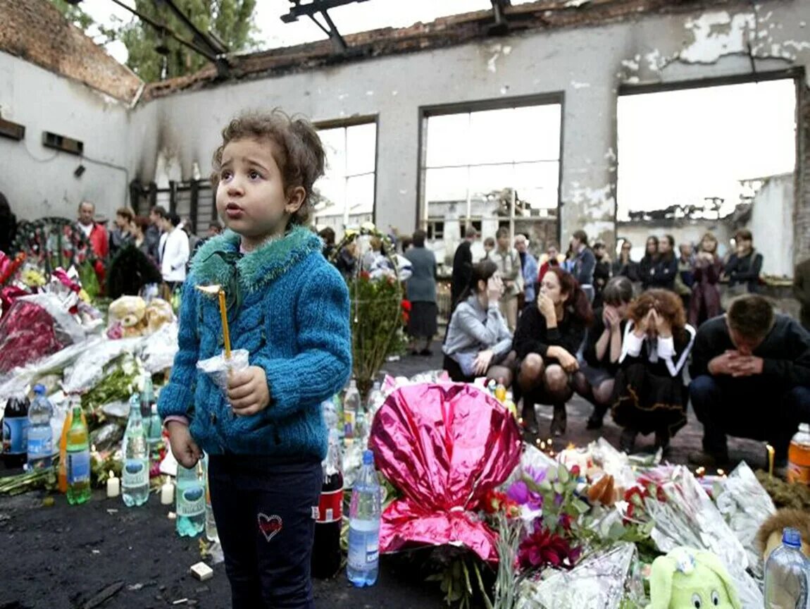 Теракт в школе 1 сентября 2004. Теракт в Беслане 1 сентября.