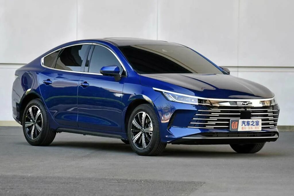 Новые гибриды 2024. BYD Dolphin 2023. BYD 05. BYD Chazor 05 DMI гибрид. Китайский седан BYD.