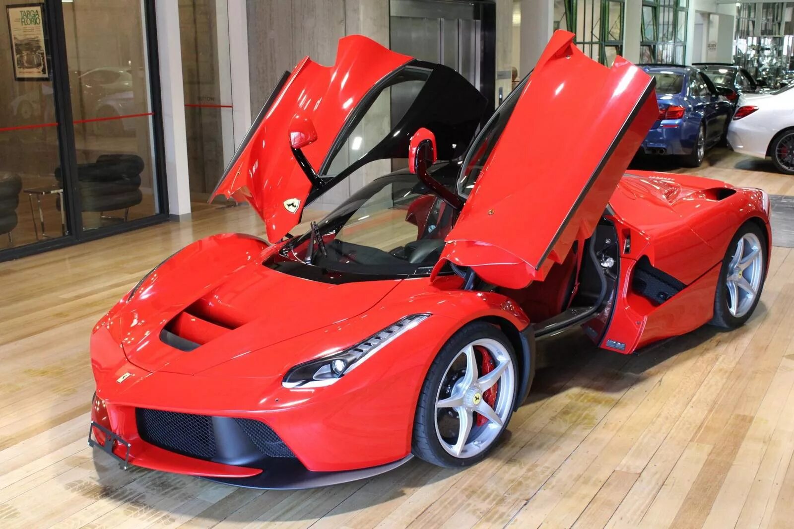 Заказать машину недорогую. Феррари ла Феррари. Феррари ЛАФЕРРАРИ 2020. Ferrari LAFERRARI 2022. Ferrari LAFERRARI 2023.