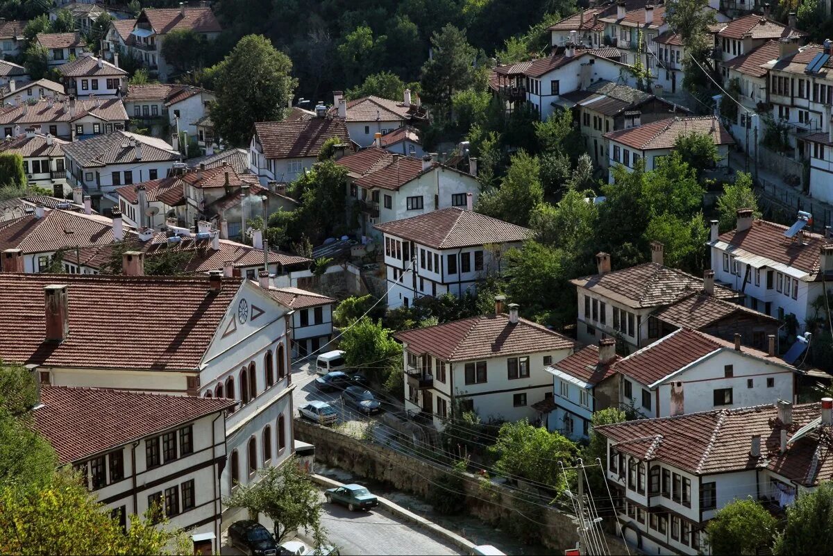 Боле город. Bolu Турция. Болу Турция фото города. Болу в Турции город незаселенных коттеджей. Провинция болу Турция фотографии.