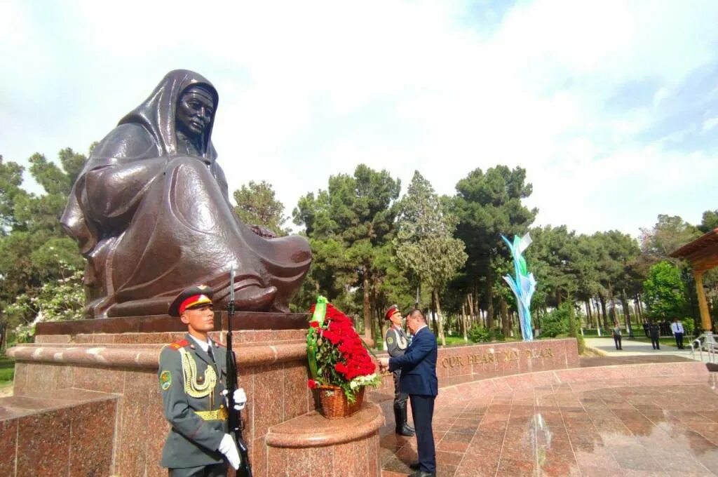 Хотира 9 May. Хотира парк Ташкент. 9 Май Узбекистан. 9 Мая Узбекистан день памяти и почести. Xotira kuni