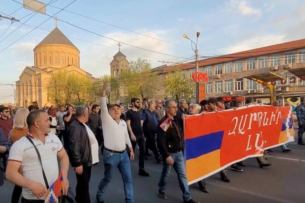 Митинг Армении против Пашиняна. Митинг шествие в Ереване. Митинг оппозиции в Ереване. Акции протеста в Ереване. Новости армении и россии сегодня