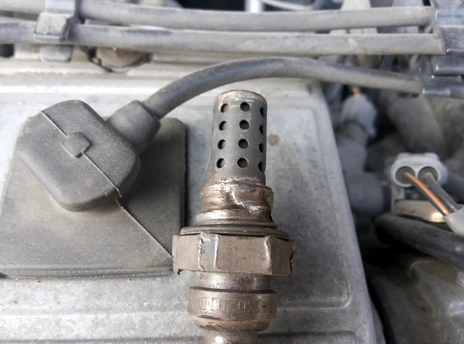 Параметры широкополосного датчика кислорода. На что влияет лямбда. Устройство лямбда датчика автомобиля. Датчик кислорода лямбда принцип работы. Датчик кислорода устройство и принцип работы.