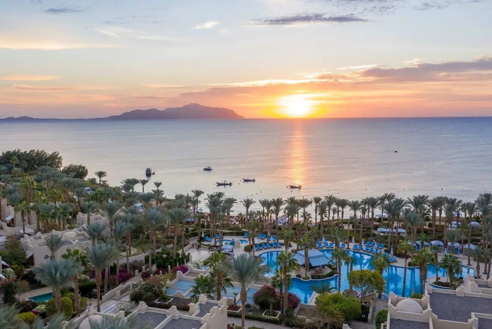 Фор сизон. Отель four Seasons Шарм Эль-Шейх. Four Seasons Hotel Шарм-Эль-Шейх Египет. Four Seasons Resort Sharm el Sheikh 5. Фоур Сеасонс Резорт Шарм-Эль-Шейх.