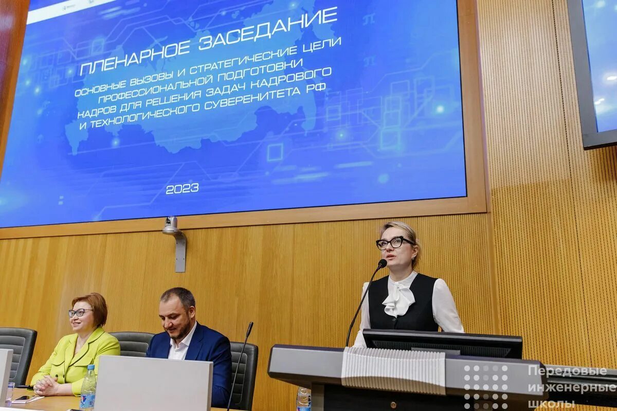 Сайт управления по науки. Департамент образования тамбов. Управление образования и науки тамбовской области логотип. Ик арлан большаков. Управленческие отношения примеры.