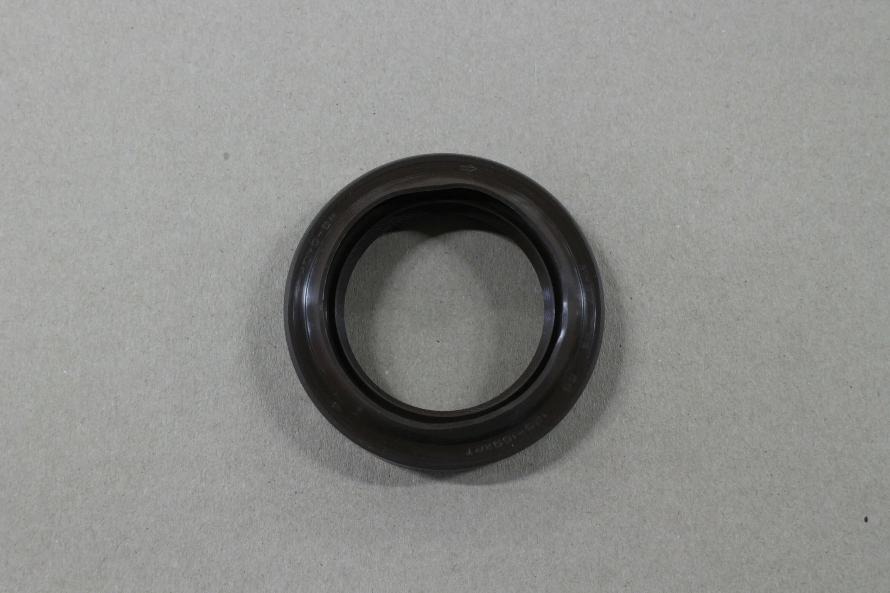 6. Сальник распредвала солано. Сальник распредвала солано. Lf481q1-2303324a. Сальник распредвала солано.