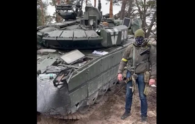 Колонна вс под курском разбита. Разбитая украинская колонна. разгромленная колонна кадыровцев. гостомель разбитая колонна.