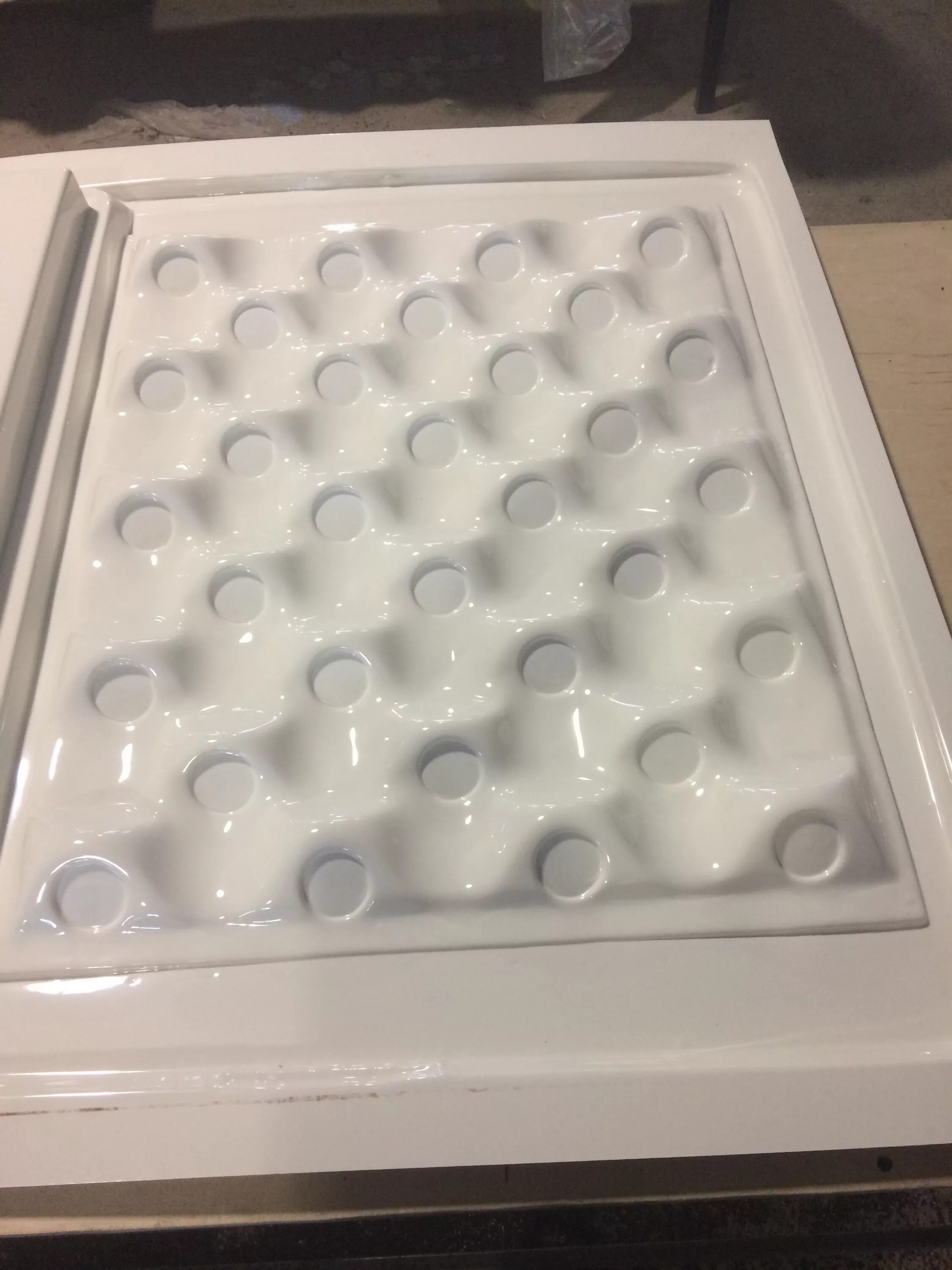 Вакуумная формовка абс. Вакуумный стол для формовки пластика. пластик для вакуумной формовки. вакуумное формование пластика. абс пластик формовка.