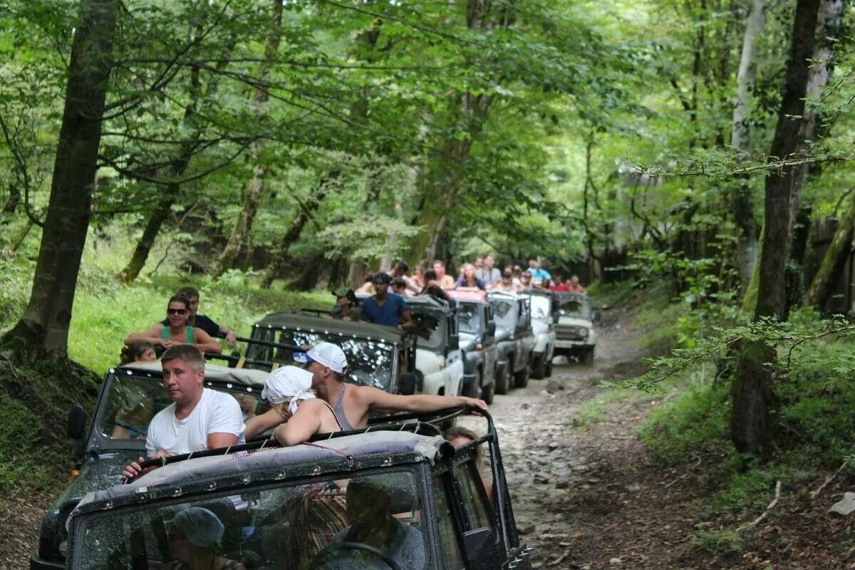 Джиппинг каньон псахо. Волчья пасть сочи джиппинг. Джип тур волчья пасть адлер. Джип тур волчья пасть адлер. Абхазия джиппинг рица.