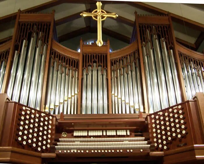 Три органа калуга. Орган музыкальный Византия. Орган инструмент. Переносной орган музыкальный инструмент. Ручной орган музыкальный инструмент.
