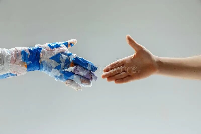 Купить пластиковые руки. Пластмассовая ладонь. Пластмассовая рука человека. Пластмасса в руках. Пластик в руке.