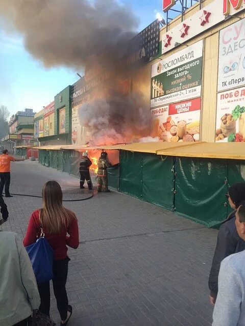 Первомайский рынок 2002 Омск. Рынок Первомайский Барнаул. Первомайский рынок магазины.