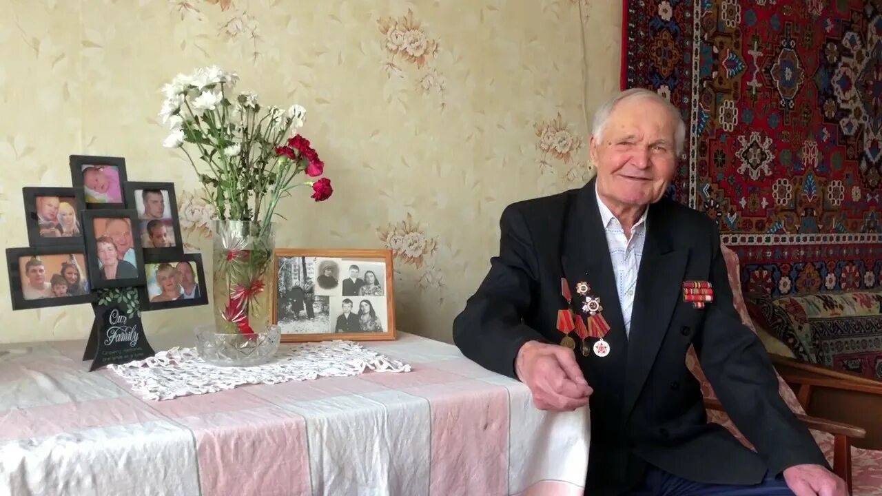 Интервью с ветераном. Видео интервью ветеранов. Интервью у ветерана Великой Отечественной войны 3 класс. Интервью с ветераном фото.