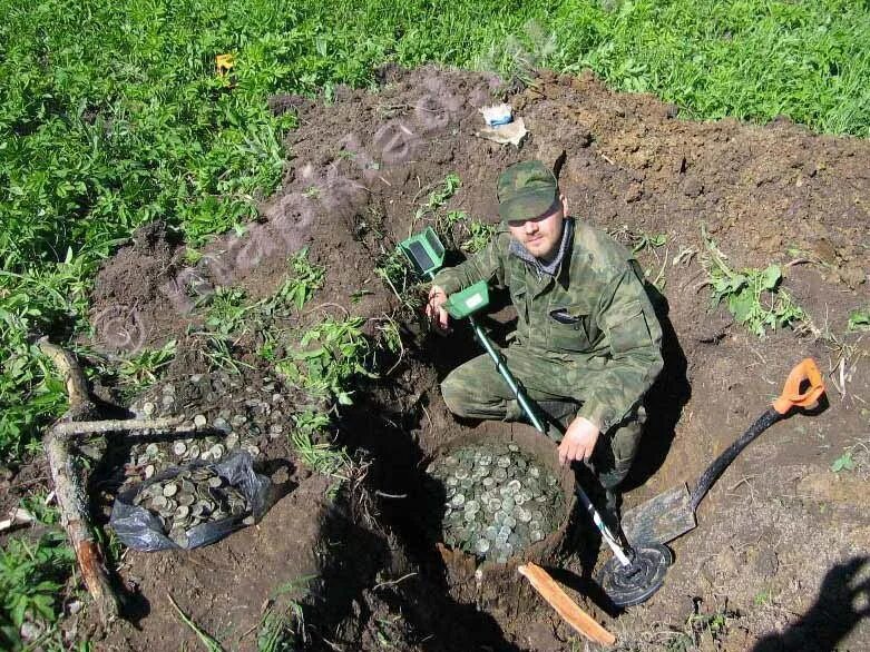 Копается ли земля. Находки на металлоискатель. Металлоискатели для раскопок. Кладоискательство с металлоискателем. Военный металлоискатель.