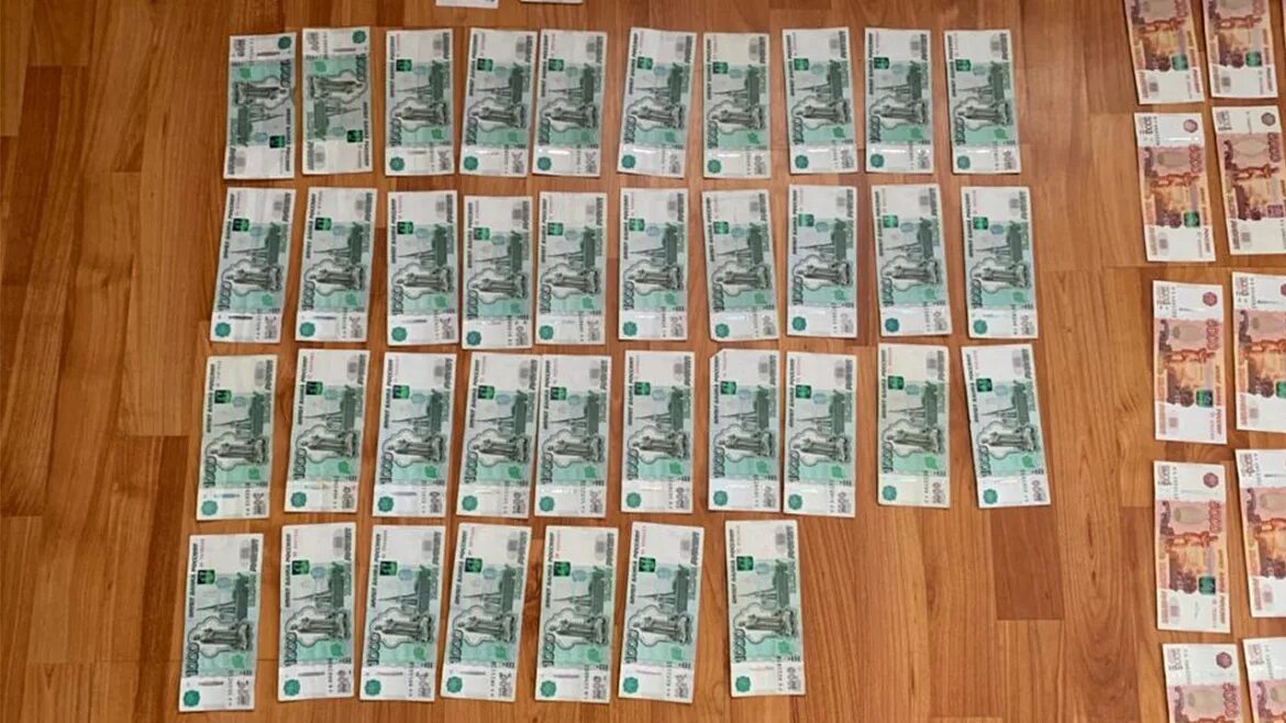 10 Миллионов рублей как выглядят. 1чбуе 2500000 деньги. Готфом платили деньги. Krasnoyarsk Krai 10 rubley money picture.