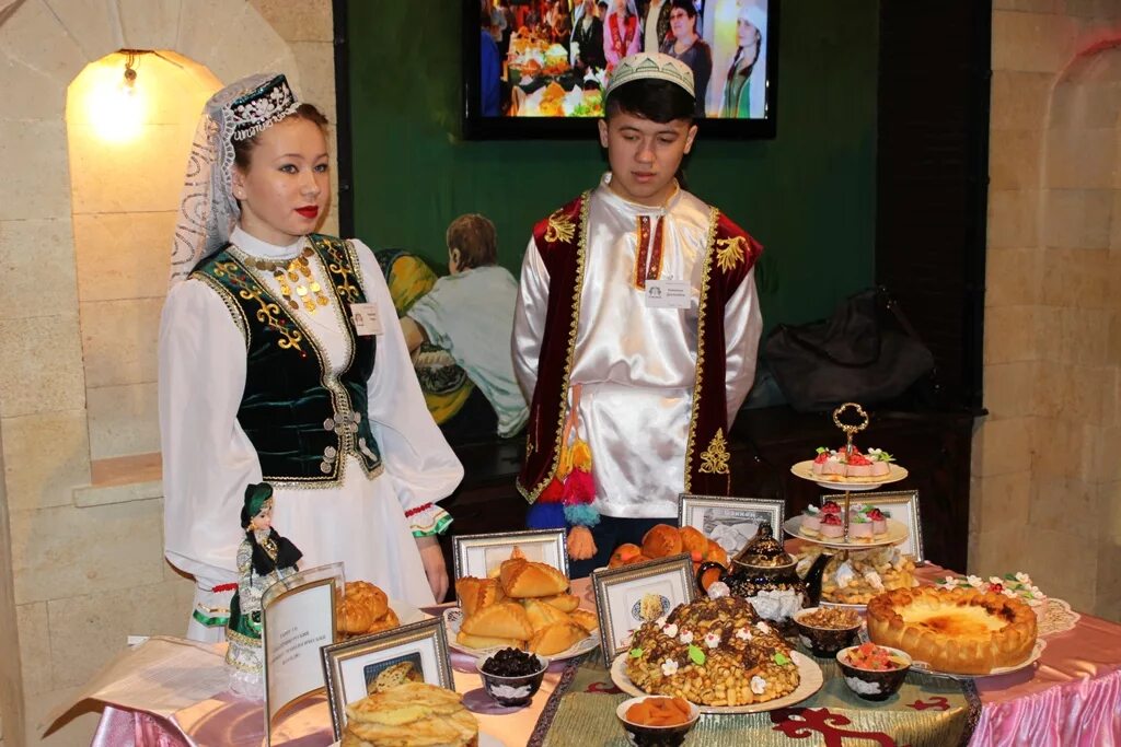 Особенности татарской кухни. Татарская Национальная кухня. Национальные блюда народов Татаров. Национальная еда Башкиров и Татаров. Национальная кухня народов Татарстана.